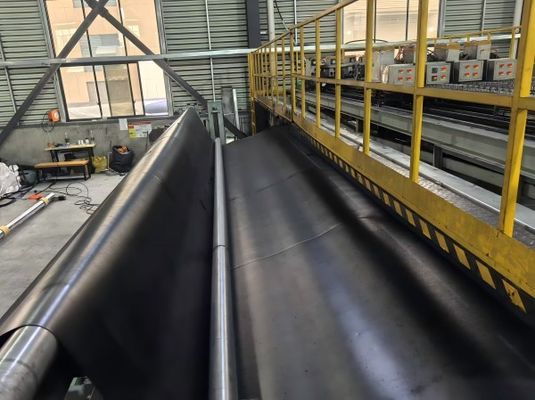 Długotrwała geomembrana teksturowana z HDPE do zapobiegania wyciekom w budownictwie dygów