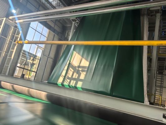Czarno-zielona geomembrana HDPE w dwóch kolorach - najlepsze rozwiązanie dla nieprzepuszczalnych urządzeń w środowisku chemicznym