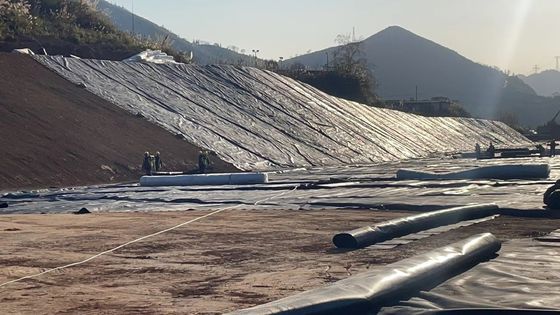 Niestandardowa gładka geomembrana HDPE do oczyszczania ścieków, wydobycia i dłuższej żywotności