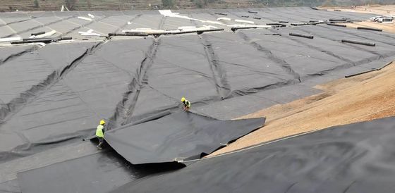 Doskonała odporność chemiczna HDPE Gładka geomembrana do zarządzania odpady