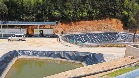 Doskonała odporność chemiczna Geomembrana HDPE do instalacji spawania na gorąco w projektach stawów regulacji połysku
