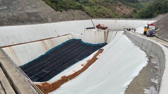 Geotextil nienasycony z poliestru odporny na ciepło - odporność na ciepło w temperaturze 150°C, doskonała odporność na kwasy i alkalie, wysoka wytrzymałość i odporność na rozdarcie do budowy dróg i kolei