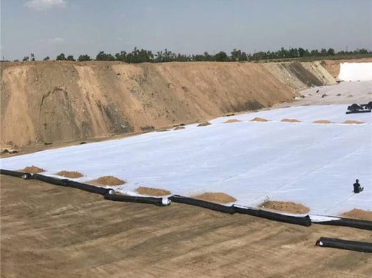 Budowa dróg Geotekstil nienasywany Trwałe wzmocnienie o wyższej wydajności i długości konstrukcji długiego włókna 50m-200m