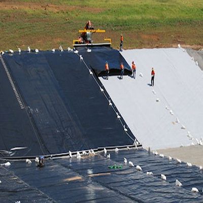 Ultra niskiej przepuszczalności HDPE Geomembrane Liner z 700% wydłużeniem i doskonałą odpornością na promieniowanie UV dla projektów składowisk odpadów i zbiorników