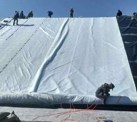 Odporność na promieniowanie UV 70% Włókna Długie Geotextil nienasywany, zaprojektowany do wysokiej wytrzymałości, wyższej filtracji i trwałości