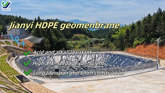Wodaodporna gładka geomembrana HDPE o stabilności chemicznej i trwałości dla długotrwałej ochrony