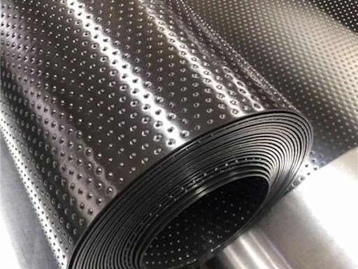 Odporny na promieniowanie UV wodoodporny geomembrana kolumnowa HDPE o grubości 0,5 mm-2,5 mm do drenażu zielonych dachów