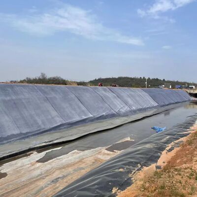 Lekkie wycinalne koce cementowe o szerokości 4 m do projektów hydraulicznych i budowlanych